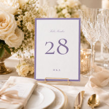 Lila geprägtes Hochzeitstisch-Schild mit Letterpre