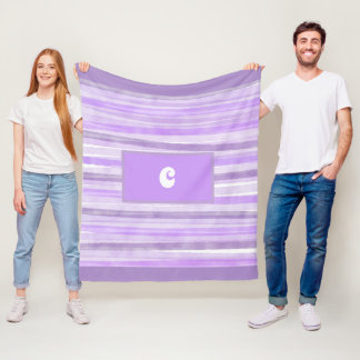 Lila gestrichelte Monogramm Fleecedecke