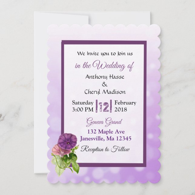 Lila gestrippte Petunias Hochzeitseinladungen Einladung (Vorderseite)