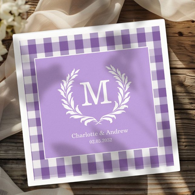 Lila Gingham Monogram Wappen Custom Serviette (Purple Gingham Monogram Crest Custom Napkins with your Monogram, names and Date.)