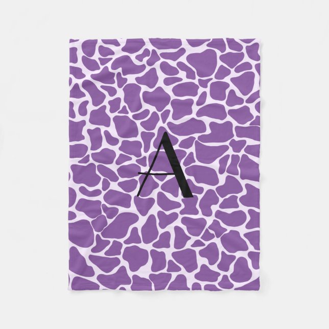 Lila Giraffendruck des Monogramms Fleecedecke (Vorderseite)