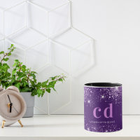 Lila Glitzer droppt Monogramm