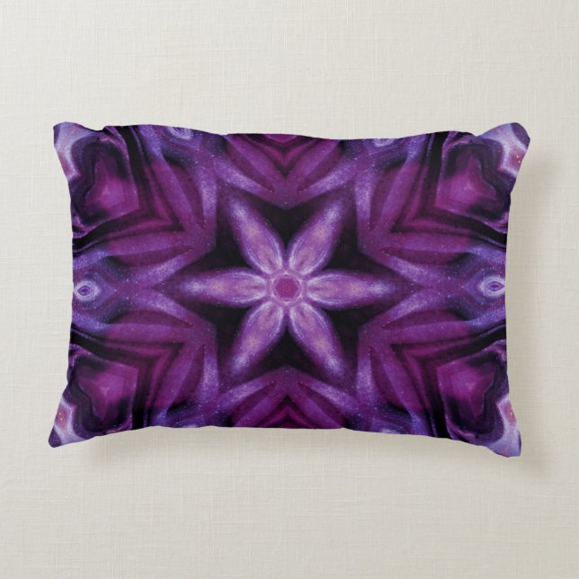 Lila Glitzer Herz und Blume Kaleidoskop Muster Dekokissen (Rückseite)