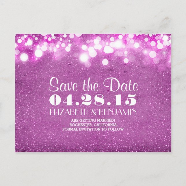 lila Glitzer-Leuchtenreihe Save the Date Ankündigungspostkarte (Vorderseite)