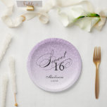 Lila Glitzer Sweet 16 Personalisiert Pappteller<br><div class="desc">Diese trendige,  ombre Glitzer gemusterte Papiertafel bietet Imitate funkelnd Glitzer,  Wirbel "Sweet 16" und eine Ihre Personalisierung. Fügen Sie den benutzerdefinierten Text mithilfe des Vorlagenformulars hinzu. Zusätzliche Optionen für Text und Layout sind verfügbar,  wenn Sie weitere Anpassungen vornehmen möchten.</div>