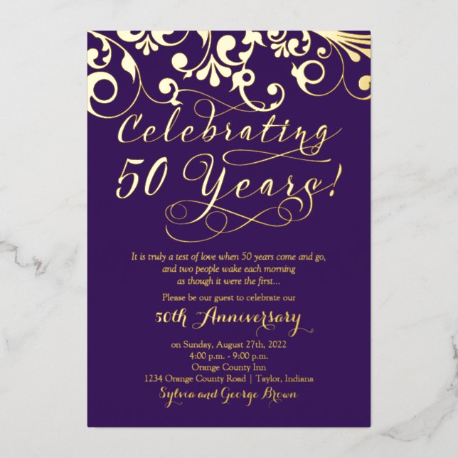 Lila Gold 50. Hochzeitstag Folieneinladung (Vorderseite)