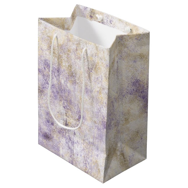 Lila Gold Abstrakt Mittlere Geschenktüte (Vorderseite Schrägansicht)