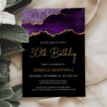 Lila Gold Agate 30. Geburtstag Einladung<br><div class="desc">Diese elegante Party Einladung aus dem 30. Jahrhundert zeigt ein Aquarellbild eines verspielten Geodes in lila Farbtönen mit den goldenen Glitzer-Highlights der Imitate. Die Worte "30. Geburtstag" erscheinen in goldfarbener moderner Handschrift. Passen Sie den Namen der Ehre in goldfarbenem Text an und die Details in Weiß auf schwarzem Hintergrund. Auf...</div>
