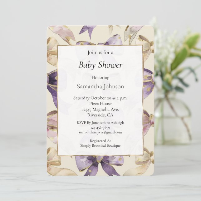 Lila Gold Cream Bows Baby Dusche Einladung (Stehend Vorderseite)