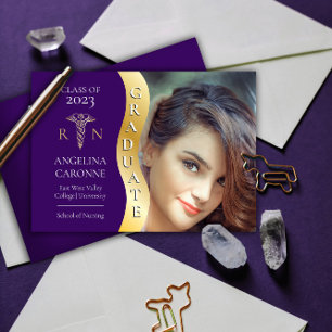 Lila Gold Graduate Wave Caduceus RN Nursing Grad Ankündigung