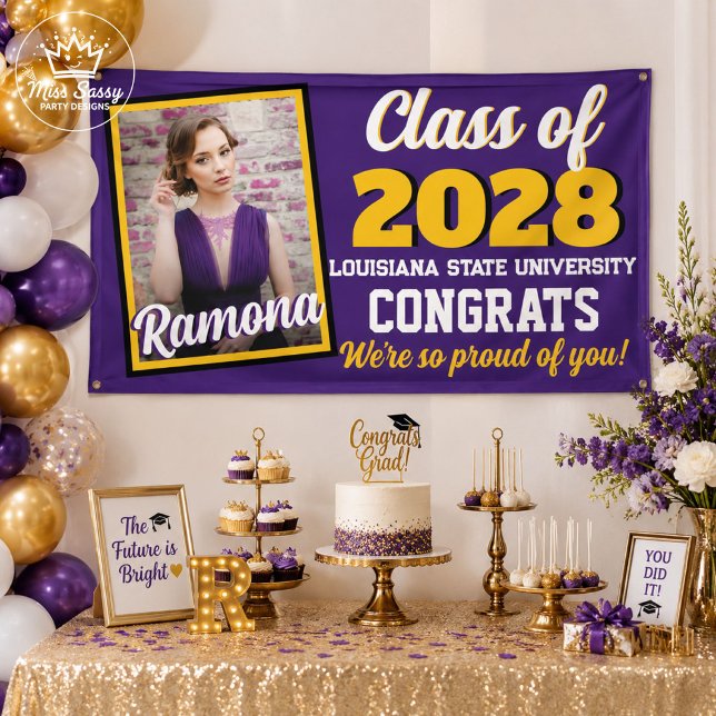 Lila & Gold Monogram & Foto Abschluss Banner (Purple gold Class of 2026 photo graduation banner with custom name and school text.)