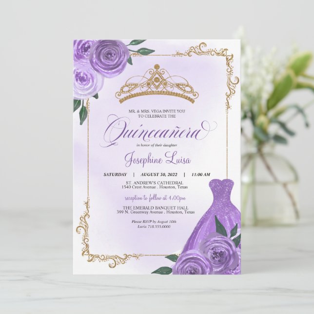 Lila Gold und Weiße Flora Tiara Quinceañera Einladung (Stehend Vorderseite)