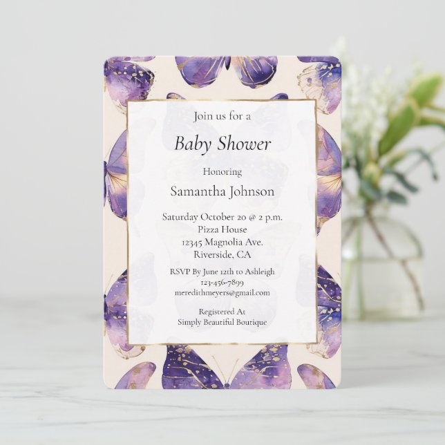Lila Goldcreme Butterflies Babydusche Einladung (Stehend Vorderseite)
