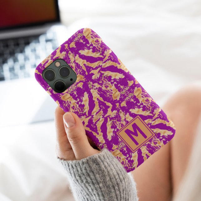 Lila goldfarbener Marmor Elegantes Monogramm Case-Mate iPhone Hülle (Von Creator hochgeladen)