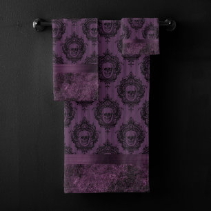Lila gotischer Chic   Eggplant und Schwarze Schäde Badhandtuch Set