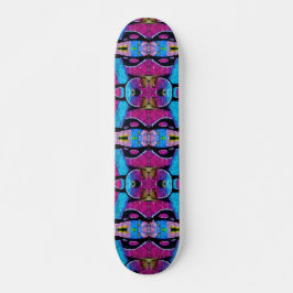 Lila Graffiti Skateboard. Skateboard