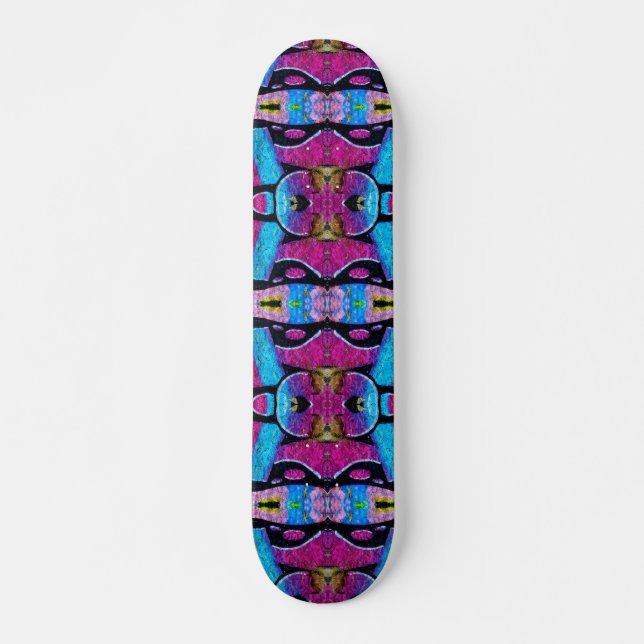 Lila Graffiti Skateboard. Skateboard (Vorne)