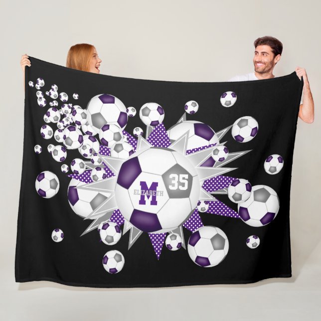 Lila graue Fußballbällchen im Sportbereich Fleecedecke (Beispiel)