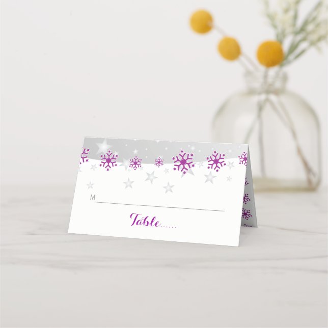 Lila graue Schneeflocke Winterhochzeit gefalteter  Platzkarte (Vorderseite)