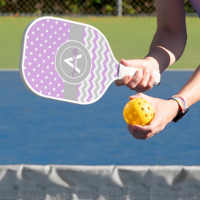 Lila Gray Polka Dot Zickzack Pickleball Schläger (InSitu)