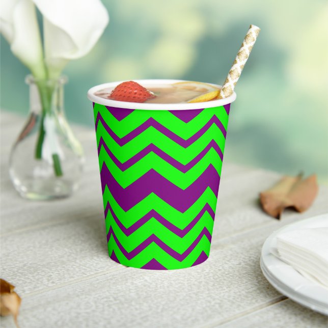 Lila Grüner Chevron-Zickzack-Design  Pappbecher (In Situ)