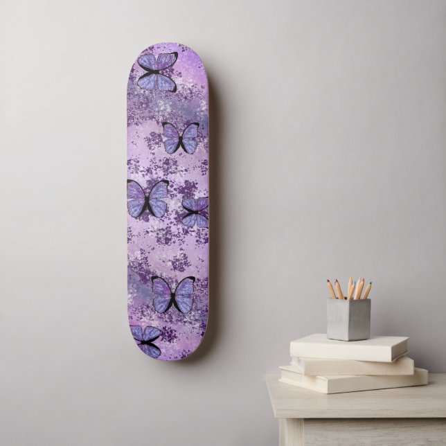 Lila Grunge Skateboard (Wandkunst)
