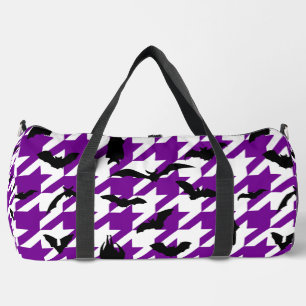 lila Hahnentrittmuster zwischen schwarzen Fledermä Duffle Bag
