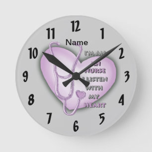 Lila Heart RN Nurse Runde Wanduhr