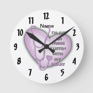 Lila Heart RN Nurse Runde Wanduhr