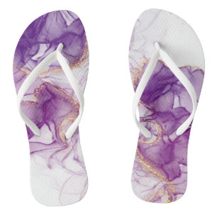 Lila Hintergrundfarbe mit goldenen Folien Flip Flops