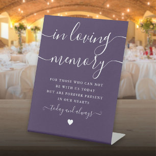 Lila Hochzeit bei der Love Memory Memorial unterze Sockelschild