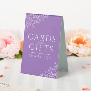 Lila Hochzeitskarten Geschenke gezeichnete Blätter Tischaufsteller