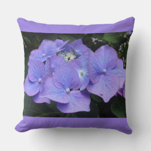 Lila Hydrangea mit Grenzwurfenkissen Kissen