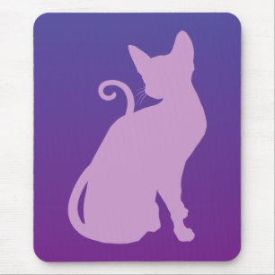 Lila Katze auf Lila Mousepad