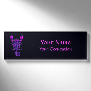 Lila keltische Knochenskorpion Namenschild