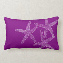 Lila Kissen mit weißen Starfish