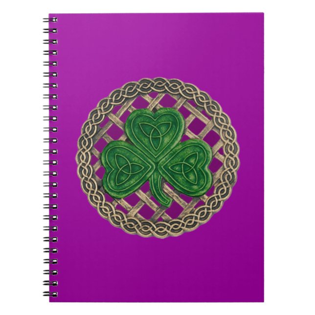 Lila Kleeblatt auf Celtic Knots Spiral Notebook Notizblock (Vorderseite)