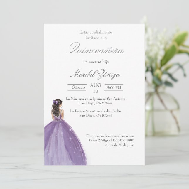 Lila Kleid Quinceanera Einladung (Stehend Vorderseite)