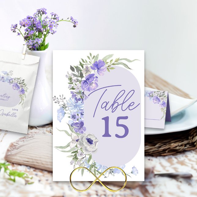 Lila Lavender Peri Floral Editable Tischnummer (Table Number set in modern oval framed with purple lavender blue flowers)