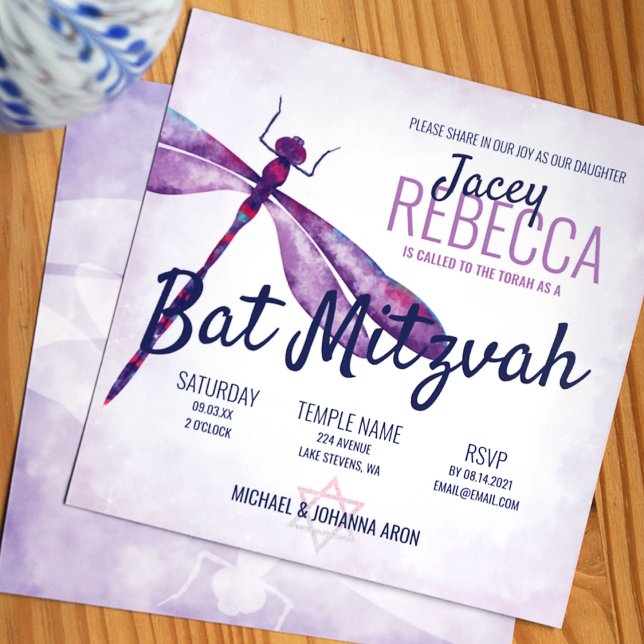 Lila, Lavender Whimsical Dragonfly Bat Mitzvah Einladung (Popular purple cute bat mitzvah invitation purple and navy blue theme colors)
