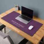 Lila Ledermaskuline Personalisiert Elegante NAME Schreibtischunterlage<br><div class="desc">Das Design verfügt über ein digitales Grafik-Bild zur Simulation einer Lederstruktur und diese Vorlage kann an alle beruflichen Beruf angepasst werden. Dieses elegante und raffinierte lila Imitat Lederheft ist ein perfektes Bürogeschenk für Mitarbeiter. Ideal für berufliche Schreibtische oder Büros für jeden Beruf. BITTE BEACHTEN: LEDER IST EIN DRUCKENDER EFFEKT</div>