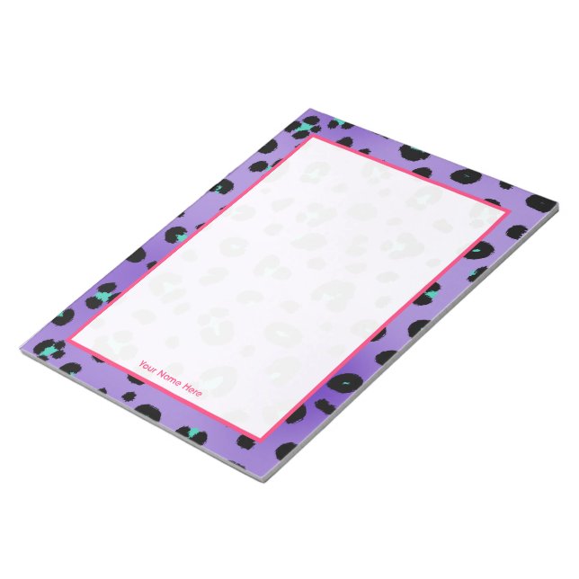 Lila Leopard Personalisiert Notepad Notizblock (angewinkelt)