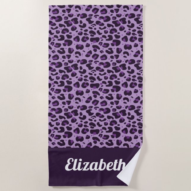 Lila Leopardendruck mit Namen Strandtuch (Vorderseite)