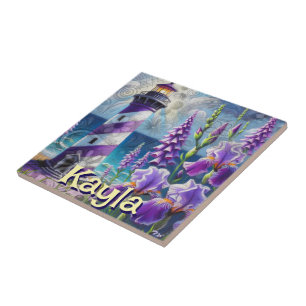 Lila Leuchtturm mit Foxglove & Iris Personalisiert Fliese