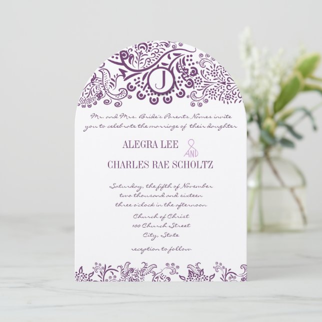 Lila Liebesgeburten Damask Monogram Hochzeiten Einladung (Stehend Vorderseite)