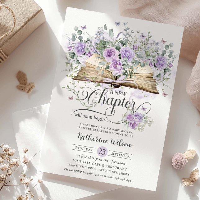 Lila Lilac Floral Book Neues Kapitel Kinderdusche Einladung (purple-lilac-roses-floral-butterflies-vintage-book-a-new-chapter-will-soon-begin-baby-shower-invite)