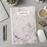 Lila Lilac Glitzer Marble Personalisiert Business Planer<br><div class="desc">Bleibe organisiert mit diesem eleganten lila lila Glitzer Marmor personalisierten Businessplaner. Dieser Planer ist perfekt für Frauen, die luxuriöse und moderne Designs schätzen. Er kombiniert die zeitlose Schönheit des Marmors mit praktischer Funktionalität. Das raffinierte lila Marmormuster aus Glitzer fügt Ihrer täglichen Planung eine Touch Glamour hinzu. Personalisieren Sie es mit...</div>