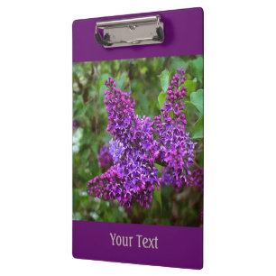 Lila Lilacs an einem Personalisierten Frühlingsta Klemmbrett