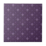 Lila Lilie Nahtloses Muster Fliese<br><div class="desc">Lila Retro Style Lilie Nahtloses Musterdesign. Ideal für Innendekorationen,  Backspritzen,  Kaminumgebung,  Badezimmer und Duschwände,  Küchen und Handwerksprojekte. Nicht zur Verwendung im Freien bestimmt. Vorschlag: Bestellen Sie eine Kachel,  bevor Sie eine große Bestellung aufgeben ( Rabatt verfügbar ).</div>