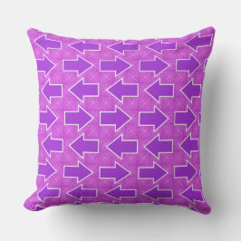 Lila Links und rechte Pfeile auf Lilac-Hintergrund Kissen
